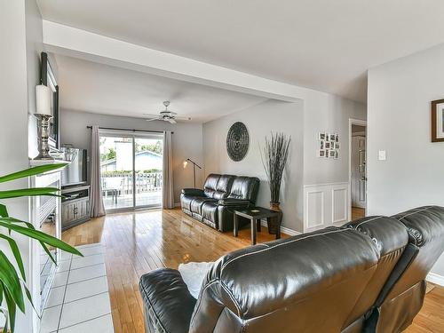 Living room - 119 Rue Demontigny, Sainte-Agathe-Des-Monts, QC - Indoor Photo Showing Living Room