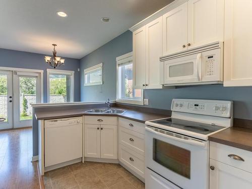 112-2920 Valleyview Drive, Kamloops, BC - Indoor Photo Showing Kitchen With Double Sink