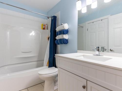 24-2050 Qu'Appelle Blvd, Kamloops, BC - Indoor Photo Showing Bathroom