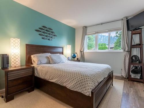 24-2050 Qu'Appelle Blvd, Kamloops, BC - Indoor Photo Showing Bedroom