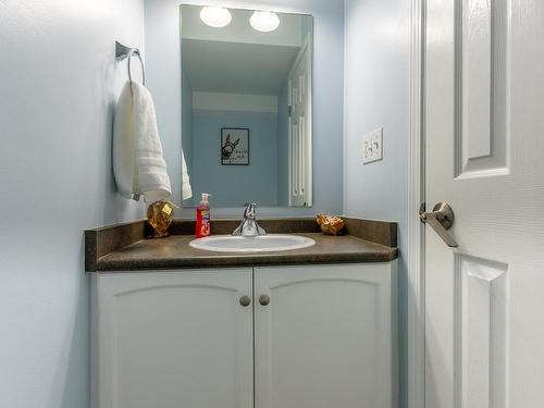 24-2050 Qu'Appelle Blvd, Kamloops, BC - Indoor Photo Showing Bathroom