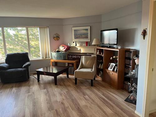 54-1950 Braeview Place, Kamloops, BC - Indoor Photo Showing Living Room