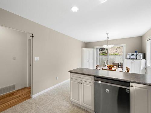 1266 Raven Drive, Kamloops, BC - Indoor Photo Showing Kitchen