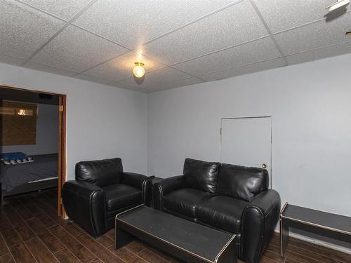 430 Westbury Crescent, Thunder Bay, ON - Indoor Photo Showing Living Room