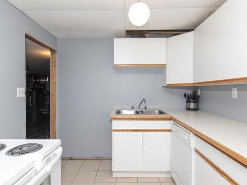 430 Westbury Crescent, Thunder Bay, ON - Indoor Photo Showing Kitchen With Double Sink