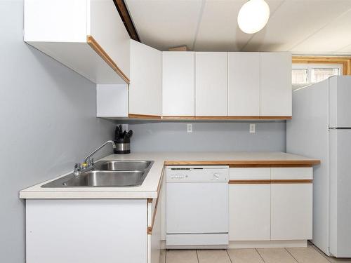 430 Westbury Crescent, Thunder Bay, ON - Indoor Photo Showing Kitchen With Double Sink