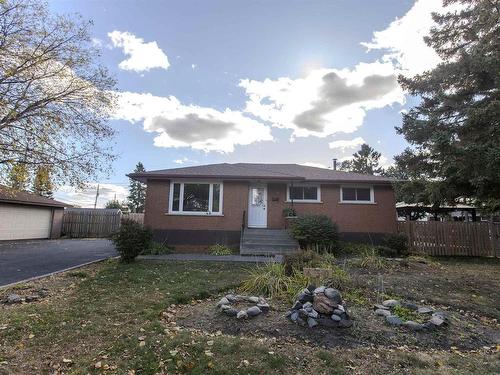 430 Westbury Crescent, Thunder Bay, ON - Outdoor