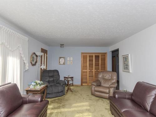 1551 Broadway Avenue, Thunder Bay, ON - Indoor Photo Showing Living Room