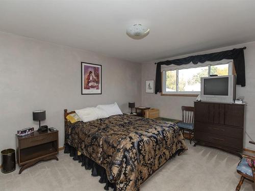 1551 Broadway Avenue, Thunder Bay, ON - Indoor Photo Showing Bedroom