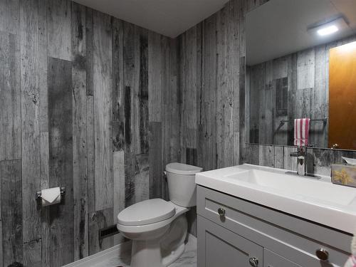 1551 Broadway Avenue, Thunder Bay, ON - Indoor Photo Showing Bathroom