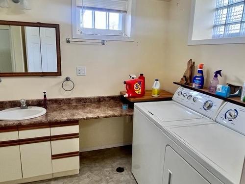 653 Hodder Avenue, Thunder Bay, ON - Indoor Photo Showing Laundry Room