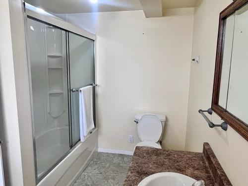 653 Hodder Avenue, Thunder Bay, ON - Indoor Photo Showing Bathroom