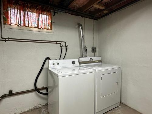 272 Frederica Street W, Thunder Bay, ON - Indoor Photo Showing Laundry Room