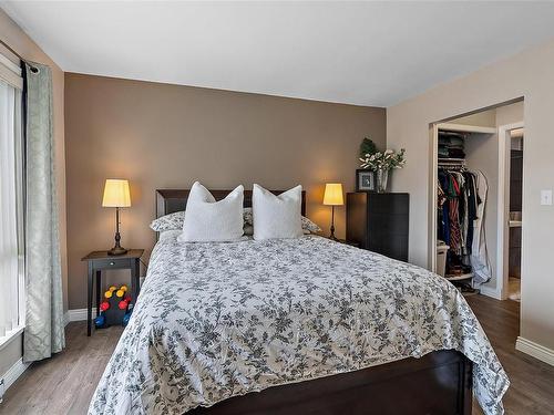 406-1014 Rockland Ave, Victoria, BC - Indoor Photo Showing Living Room