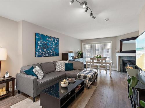 406-1014 Rockland Ave, Victoria, BC - Indoor Photo Showing Living Room With Fireplace