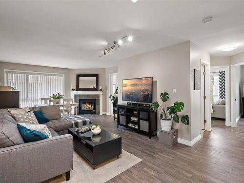 406-1014 Rockland Ave, Victoria, BC - Indoor Photo Showing Kitchen With Double Sink With Upgraded Kitchen