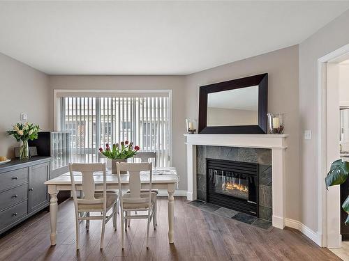 406-1014 Rockland Ave, Victoria, BC - Indoor Photo Showing Kitchen With Double Sink With Upgraded Kitchen