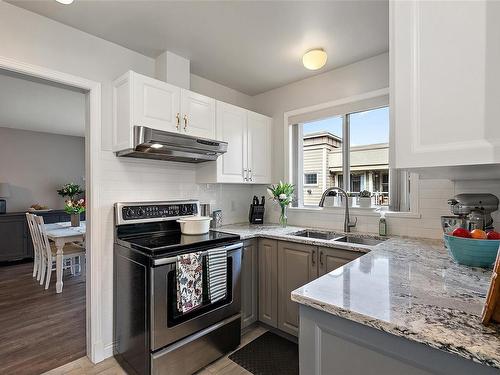 406-1014 Rockland Ave, Victoria, BC - Indoor Photo Showing Kitchen With Double Sink