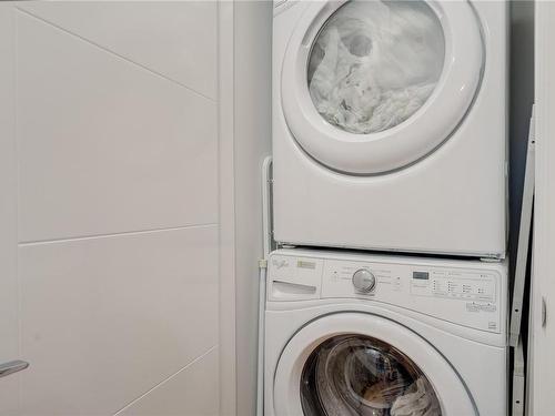 303-745 Travino Lane, Saanich, BC - Indoor Photo Showing Laundry Room