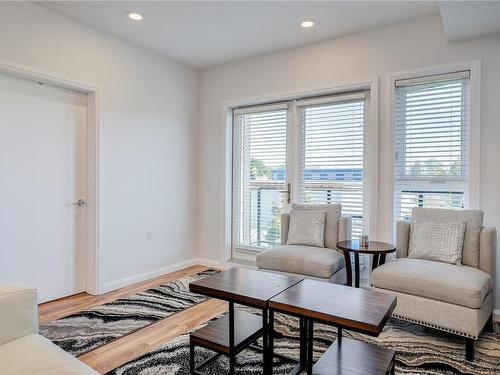 303-745 Travino Lane, Saanich, BC - Indoor Photo Showing Living Room