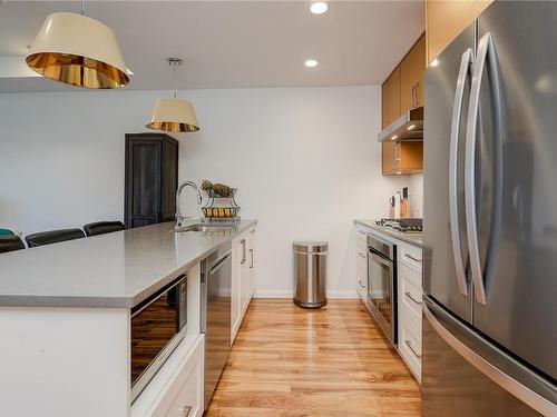 303-745 Travino Lane, Saanich, BC - Indoor Photo Showing Kitchen