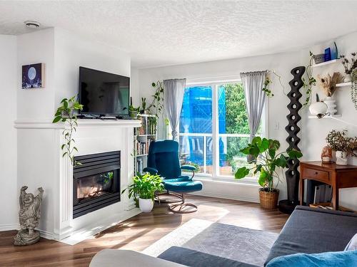 403-649 Bay St, Victoria, BC - Indoor Photo Showing Living Room With Fireplace