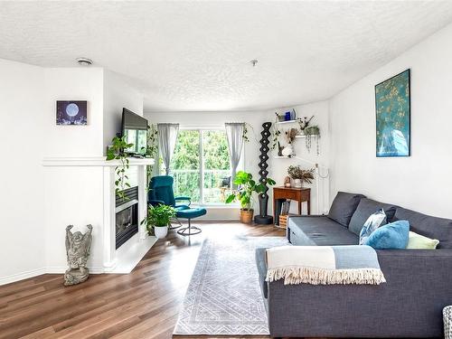 403-649 Bay St, Victoria, BC - Indoor Photo Showing Living Room