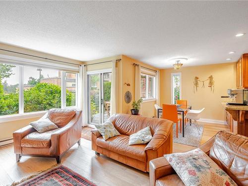 106-103 Gorge Rd East, Victoria, BC - Indoor Photo Showing Living Room