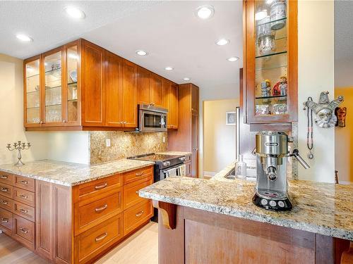 106-103 Gorge Rd East, Victoria, BC - Indoor Photo Showing Kitchen With Upgraded Kitchen