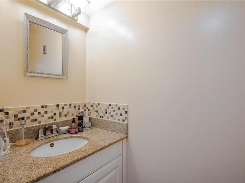 106-103 Gorge Rd East, Victoria, BC - Indoor Photo Showing Bathroom