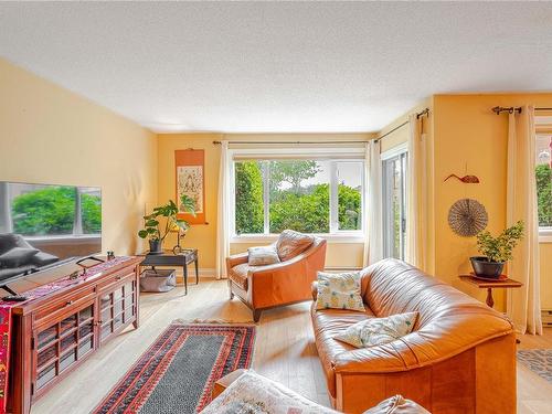 106-103 Gorge Rd East, Victoria, BC - Indoor Photo Showing Living Room