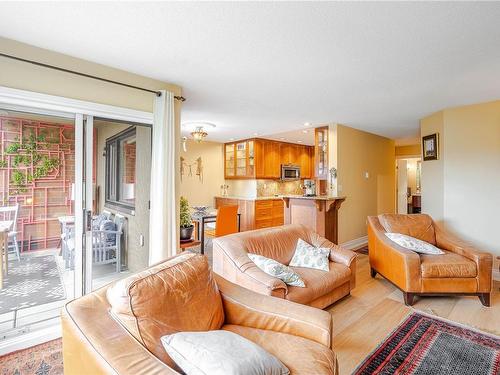 106-103 Gorge Rd East, Victoria, BC - Indoor Photo Showing Living Room