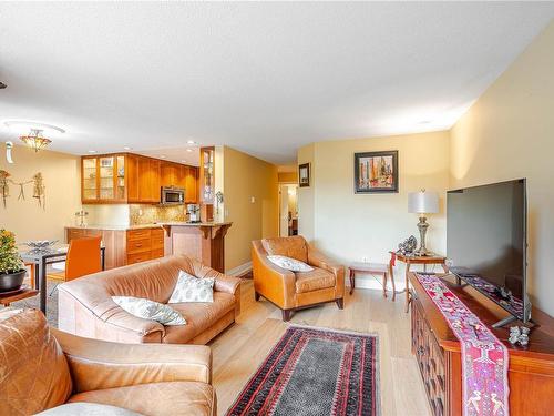 106-103 Gorge Rd East, Victoria, BC - Indoor Photo Showing Living Room