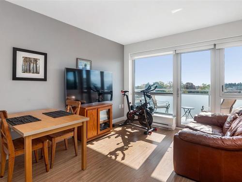 808-838 Broughton St, Victoria, BC - Indoor Photo Showing Living Room