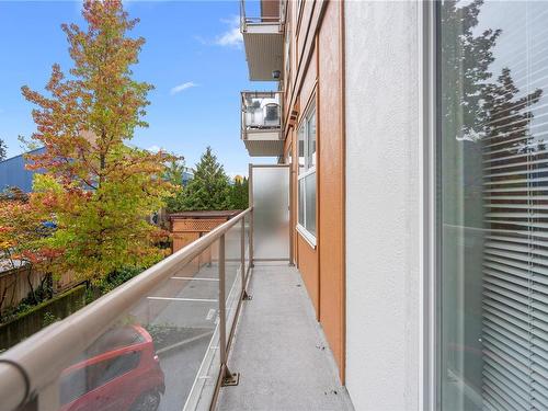 212-1550 Church Ave, Saanich, BC - Outdoor