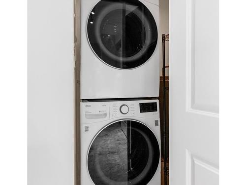 212-1550 Church Ave, Saanich, BC - Indoor Photo Showing Laundry Room