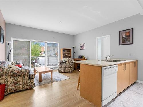 212-1550 Church Ave, Saanich, BC - Indoor