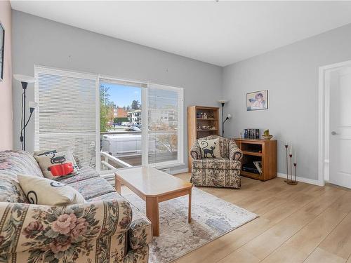 212-1550 Church Ave, Saanich, BC - Indoor Photo Showing Living Room