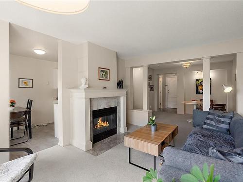 305-1501 Richmond Ave, Victoria, BC - Indoor Photo Showing Living Room With Fireplace