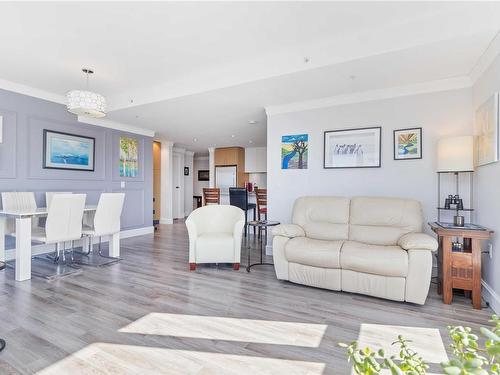 809-838 Broughton St, Victoria, BC - Indoor Photo Showing Living Room