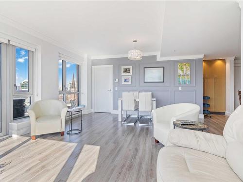 809-838 Broughton St, Victoria, BC - Indoor Photo Showing Living Room