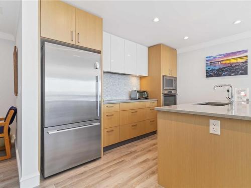 809-838 Broughton St, Victoria, BC - Indoor Photo Showing Kitchen With Upgraded Kitchen