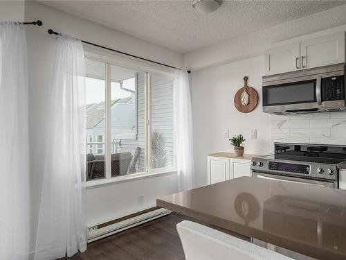 205B-6231 Blueback Rd, Nanaimo, BC - Indoor Photo Showing Kitchen