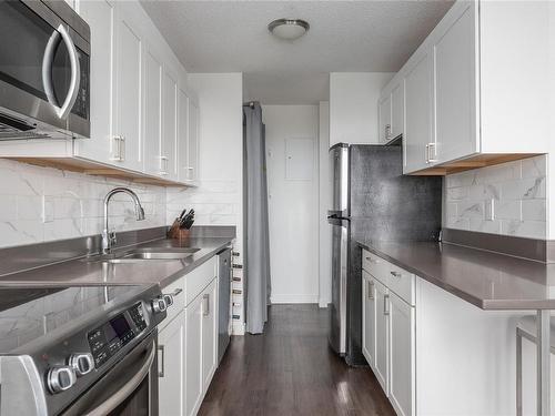 205B-6231 Blueback Rd, Nanaimo, BC - Indoor Photo Showing Kitchen With Double Sink