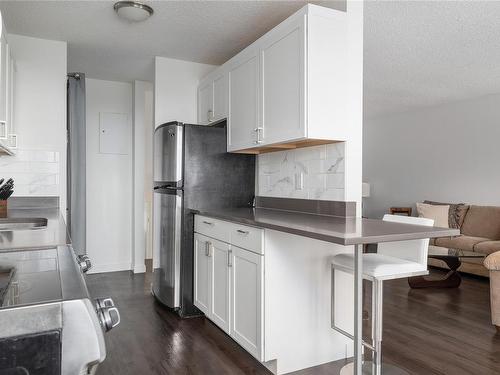 205B-6231 Blueback Rd, Nanaimo, BC - Indoor Photo Showing Kitchen