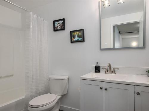 205B-6231 Blueback Rd, Nanaimo, BC - Indoor Photo Showing Bathroom