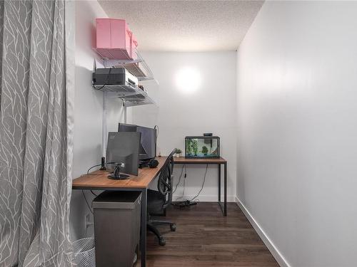 205B-6231 Blueback Rd, Nanaimo, BC - Indoor Photo Showing Office