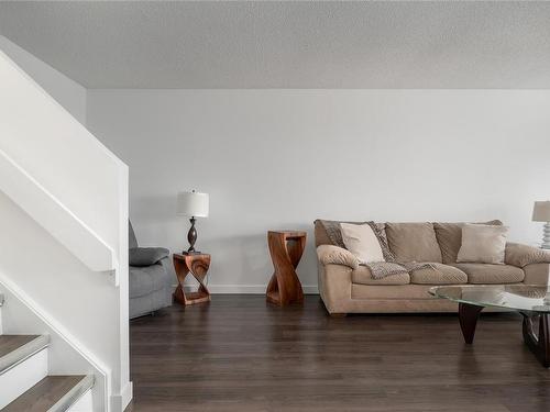 205B-6231 Blueback Rd, Nanaimo, BC - Indoor Photo Showing Living Room