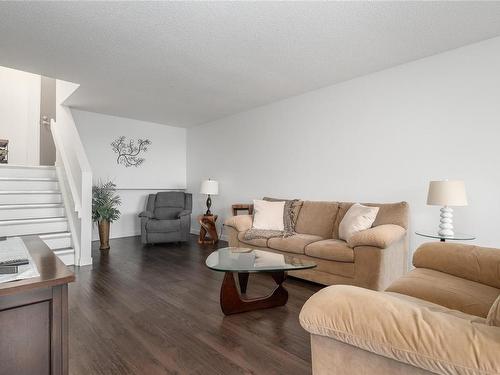 205B-6231 Blueback Rd, Nanaimo, BC - Indoor Photo Showing Living Room