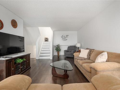 205B-6231 Blueback Rd, Nanaimo, BC - Indoor Photo Showing Living Room